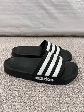 adidas Kids  Black White Striped Logo Slide Sandals Comfort Kids size 4,